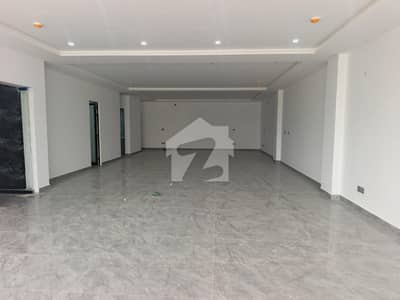 8 MARLA BRAND NEW FLOOR FOR RENT IN DHA PHASE 6 CCA BLOCK