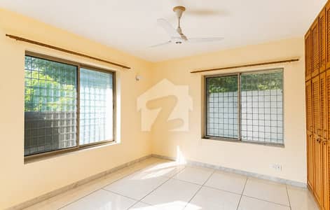 F-6/3 Old Livable House is for SALE