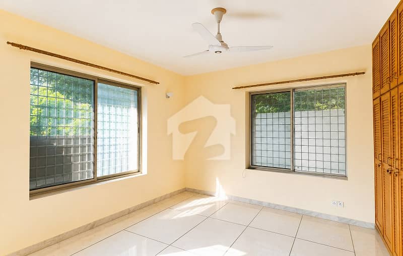 F-6/3 Old Livable House is for SALE F-6/3 Old Livable House is for SALE