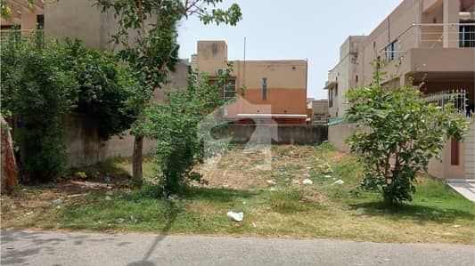 ڈی ایچ اے فیز 7 - بلاک یو ڈی ایچ اے فیز 7,ڈی ایچ اے ڈیفینس,لاہور میں 10 مرلہ رہائشی پلاٹ 2.65 کروڑ میں برائے فروخت۔