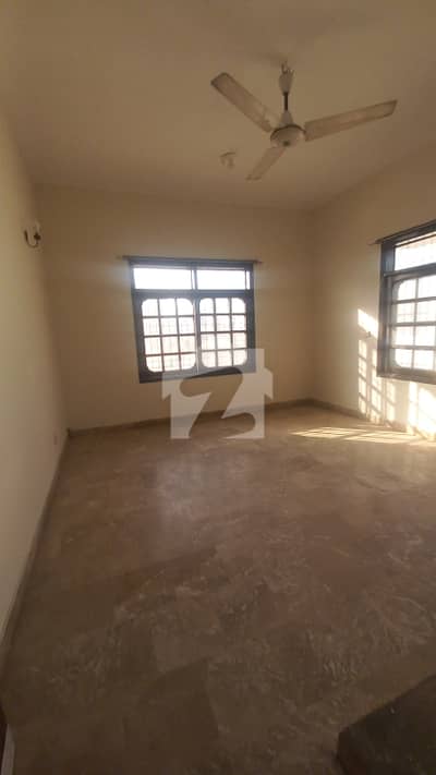 WIDE LOCATION LOWER PREMISES FOR COMMERCIAL USE
