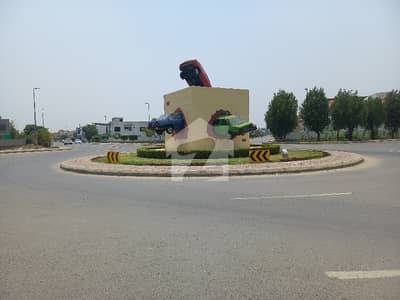 BEST OPERTUINTY FOR INVESTMENT 5MARLA PLOT FOR SALE J. BLOCK POSSESSION UTAILTY PAID READY FOR CONSTRUCTION MORE DETAILS CONTACT ME