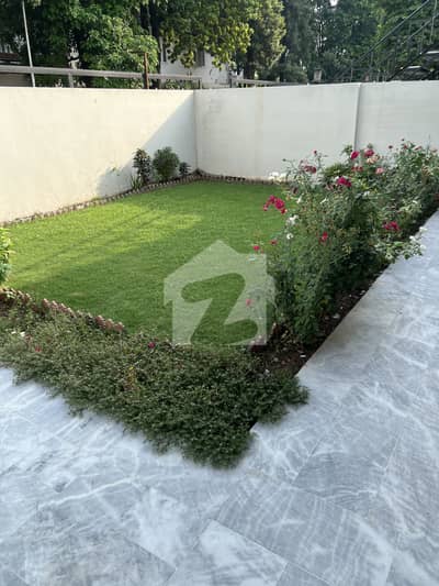 Beautiful house for rent in f-10/4