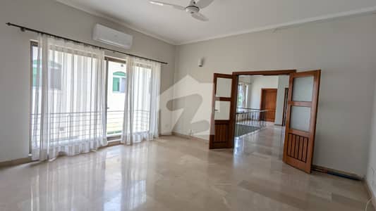 FOR RENT Fully Renovated 6-Bedrooms Triple Storey House F_7/2