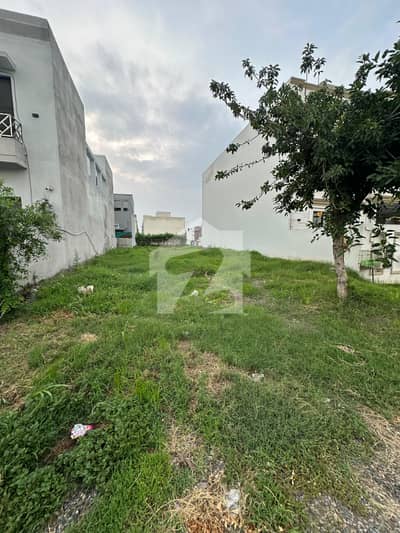10 MARLA FOR SALE DHA 9 TOWN HOT DEAL OF THE DAY CHEAPEST OFFER IDEAL DEAL.