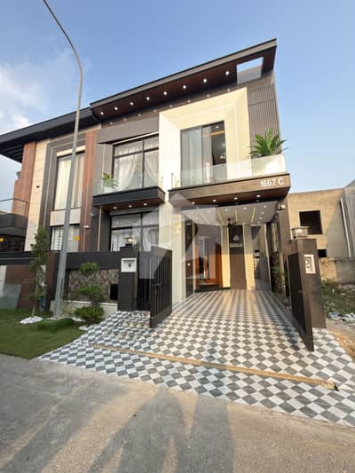 5 Marla Modern House | Well Maintained | Owner Build | DHA 9 Town Lahore