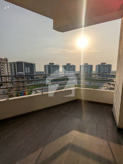 10 MARLA 3 BEDROOM APARTMENT AVAILABLE FOR RENT