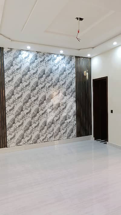 I RENT OUT A 8 MARLA UPPER PORTION IN BAHRIA ORCHARD LAHORE PHASE 2 B-BLOCK NEAR TO MARKET SCHOOL AND MOSQUE