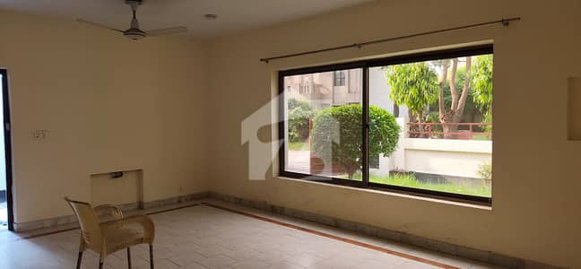 ایڈن ایوینیو ایڈن,لاہور میں 3 کمروں کا 12 مرلہ مکان 3.75 کروڑ میں برائے فروخت۔