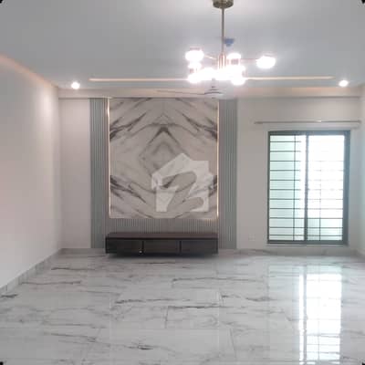 10 Marla 3-Bed Luxury FACING PARK Apartment for Rent in Askari 11 Lahore | Prime Location