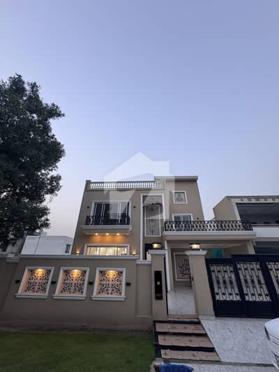 1 Kanal Ultra Modern House Prime Location For Sale