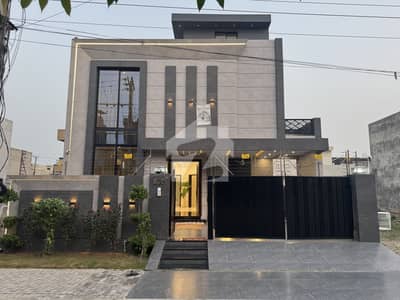 سینٹرل پارک ۔ بلاک جی سینٹرل پارک ہاؤسنگ سکیم,لاہور میں 5 کمروں کا 10 مرلہ مکان 4.1 کروڑ میں برائے فروخت۔