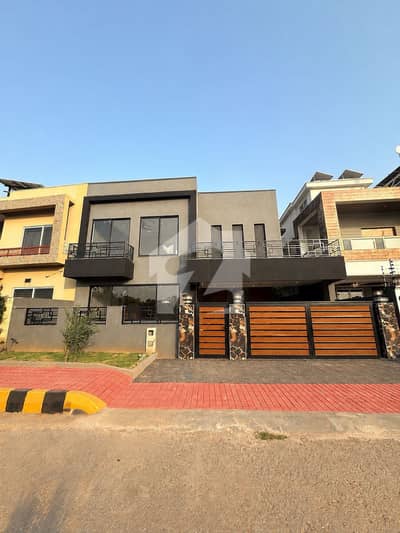 12 Marla Modren Designer House With Lawn For Sale