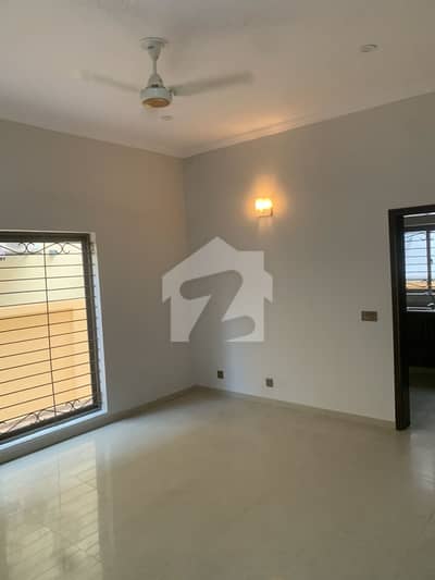 10 Marla Villa For Rent