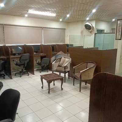 برکت مارکیٹ گارڈن ٹاؤن,لاہور میں 2 مرلہ دفتر 45.0 ہزار میں کرایہ پر دستیاب ہے۔
