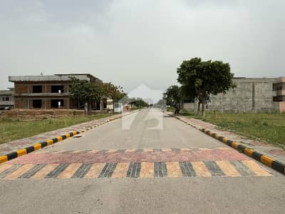 ایف ۔ 17 اسلام آباد میں 1 کنال رہائشی پلاٹ 1.4 کروڑ میں برائے فروخت۔
