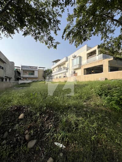 1 Kanal Plot Ideal Location Available In DHA