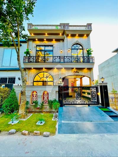 ڈی ایچ اے 9 ٹاؤن ڈیفنس (ڈی ایچ اے),لاہور میں 3 کمروں کا 5 مرلہ مکان 2.7 کروڑ میں برائے فروخت۔ ڈی ایچ اے 9 ٹاؤن ڈیفنس (ڈی ایچ اے),لاہور میں 3 کمروں کا 5 مرلہ مکان 2.7 کروڑ میں برائے فروخت۔