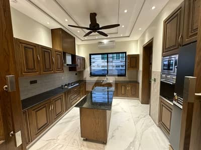 1kanal house for rent in dha phase5 hote location near park slidely use