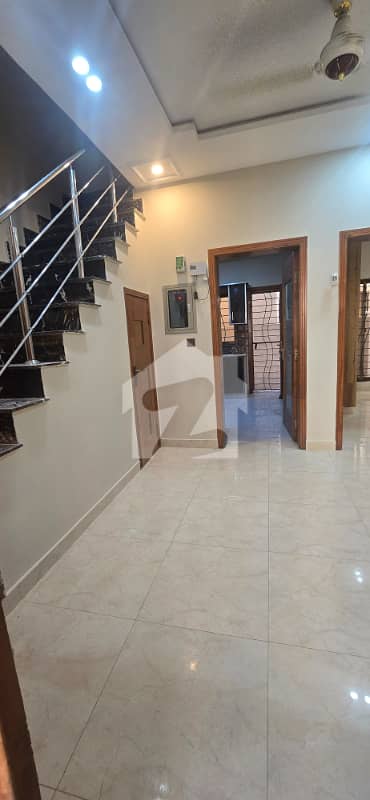 5MARLA LIKE A NEW HOUSE FOR SALE PRIME LOCATION AT BAHRIA TOWN LHR