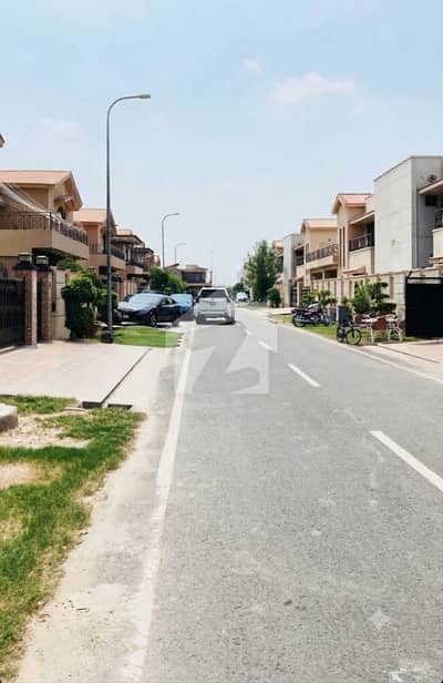 Luxurious Spacious Beautiful 5 Bed Brig House available for urgent Sale in Askari 10 Sec-F!