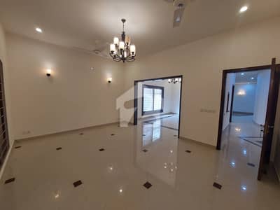 ڈی ایچ اے فیز 5 ڈی ایچ اے ڈیفینس,کراچی میں 5 کمروں کا 1 کنال مکان 5.75 لاکھ میں کرایہ پر دستیاب ہے۔ ڈی ایچ اے فیز 5 ڈی ایچ اے ڈیفینس,کراچی میں 5 کمروں کا 1 کنال مکان 5.75 لاکھ میں کرایہ پر دستیاب ہے۔