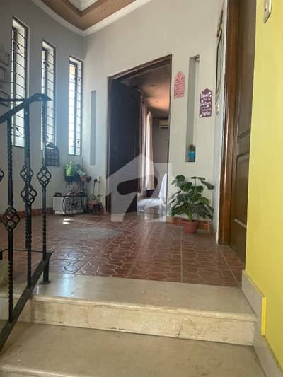 1 Kanal Upper Portion 2 Bed With Bath TVL Kitchen drawing room Car Parking
