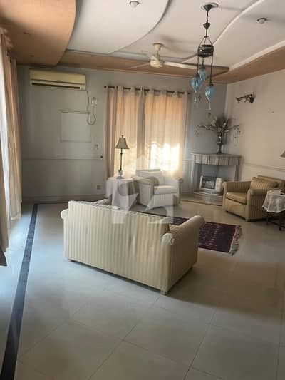 1 Kanal Upper Portion 2 Bed With Bath TVL Kitchen drawing room Car Parking