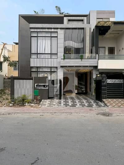 5 Marla Luxury House is Available For Rent in Bahria Town Lahore