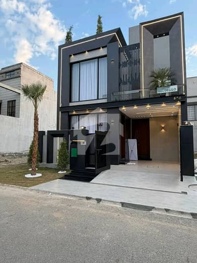 5 Marla Luxury House is Available For Sale in Bahria Town Lahore