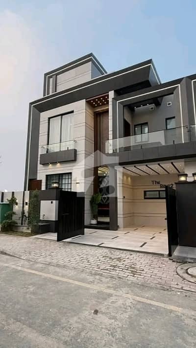 5 Marla Luxury House is Available For Sale in Bahria Town Lahore