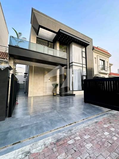 10 Marla Luxury House is Available For Sale in Bahria Town Lahore 10 Marla Luxury House is Available For Sale in Bahria Town Lahore