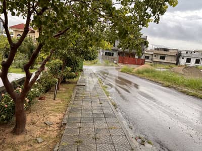 زراج ہاؤسنگ سکیم اسلام آباد میں 1 کنال رہائشی پلاٹ 4.6 کروڑ میں برائے فروخت۔