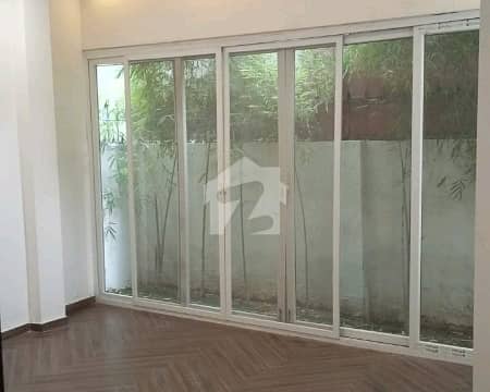 ای ۔ 11 اسلام آباد میں 5 کمروں کا 10 مرلہ مکان 8.5 کروڑ میں برائے فروخت۔ ای ۔ 11 اسلام آباد میں 5 کمروں کا 10 مرلہ مکان 8.5 کروڑ میں برائے فروخت۔
