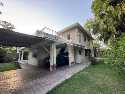 کینٹ لاہور میں 5 کمروں کا 2 کنال مکان 30.0 کروڑ میں برائے فروخت۔