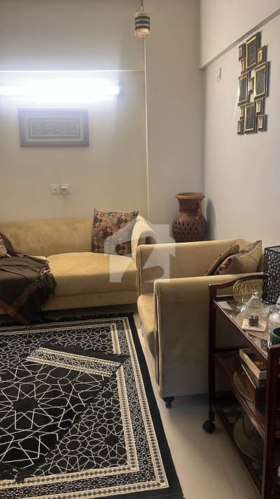 Prime Location 1400 Square Feet Flat In Nishat Commercial Area For Sale