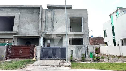 Grey Structure 5 Marla House Available In DHA Phase 8 - Block Y For sale