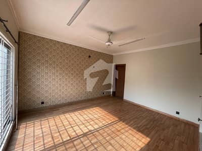 Corner 8 Marla House In Bahria Town Phase 8 - Safari Homes For Rent At Good Location