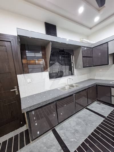 10 MARLA NEW HOUSE AVAILABLE FOR RENT