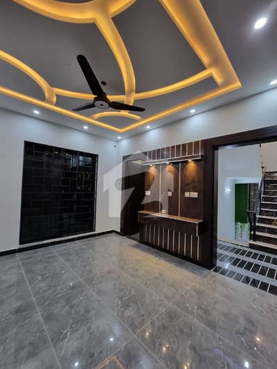 10 MARLA NEW HOUSE AVAILABLE FOR RENT