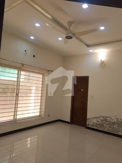 10 Marla Unfurnished 5 Bedrooms Double Unit House Available For Rent