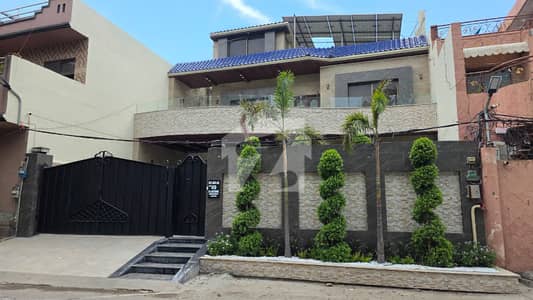 سمن آباد لاہور میں 5 کمروں کا 18 مرلہ مکان 9.5 کروڑ میں برائے فروخت۔