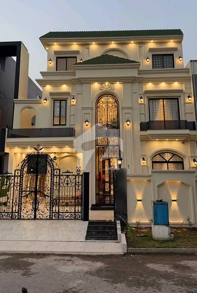 Facing Park Citi Housing Society 10 Marla House Up For Sale