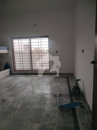 شالیمار ٹاؤن اسلام آباد میں 7 کمروں کا 1 کنال مکان 1.9 لاکھ میں کرایہ پر دستیاب ہے۔