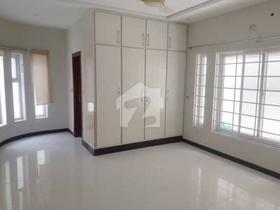 8 Marla Upper Portion For Rent