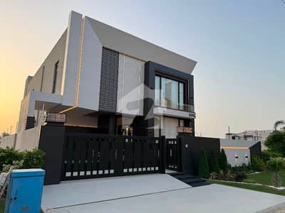 Beautiful 1 Kanal House For Rent