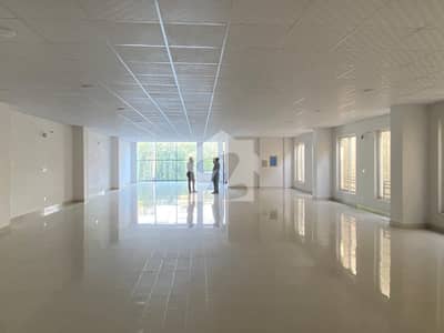 ایم ایم عالم روڈ گلبرگ,لاہور میں 2 کنال Studio عمارت 90.0 کروڑ میں برائے فروخت۔