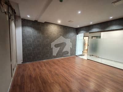ڈی ایچ اے فیز 8 ڈی ایچ اے ڈیفینس,لاہور میں 8 مرلہ Studio دفتر 2.0 لاکھ میں کرایہ پر دستیاب ہے۔