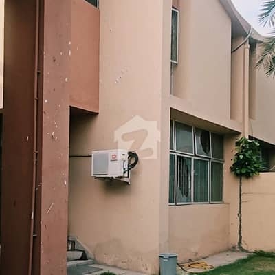 Exclusive Location House, Walking Distance To Market, Family Park, Masjid