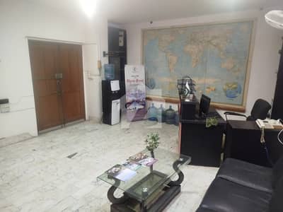 SEMI FURNISHED OFFICE IS AVAILABLE ON THE RENT INTHE COMMERCIAL BUILDING AT SHAHRE E FAISAL